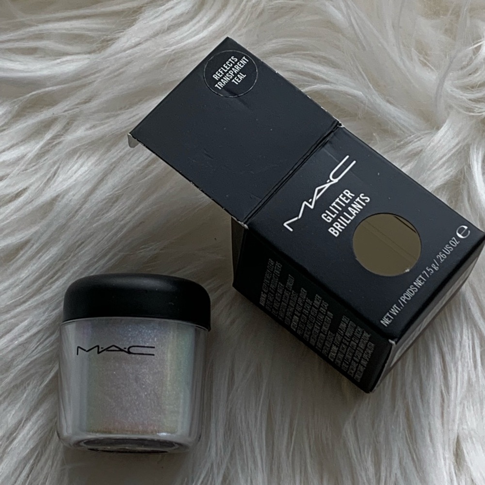 BNWB Mac reflects teal glitter pigment